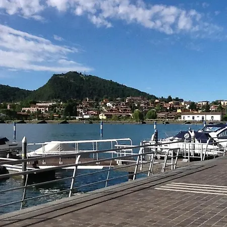 Lake Front Apartment Sarnico